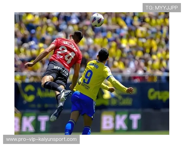 巴萨边路交替：多名边锋轮流练习内切与传中二合一技巧